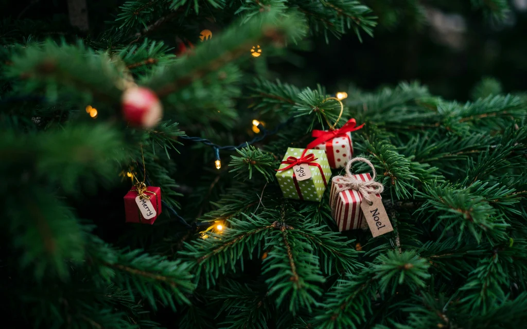 18 Jaw Dropping Grinch Tree Decorations you Need to Try this Holiday Season that will Turn Heads 13 Mini gift box ornaments on a tree