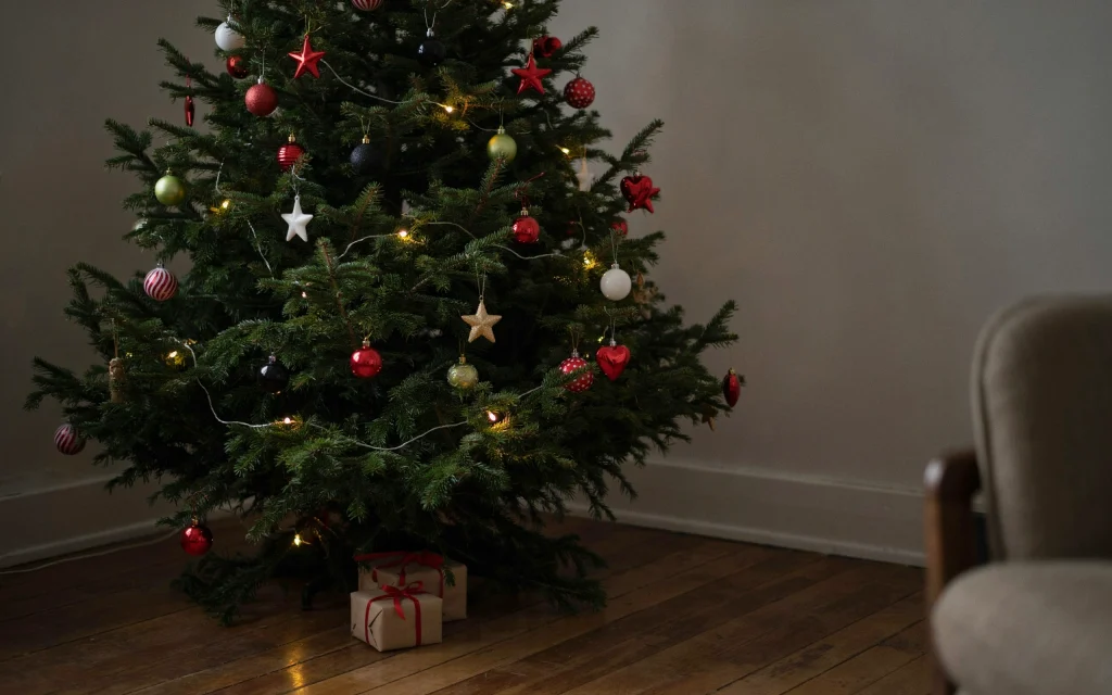 18 Jaw Dropping Grinch Tree Decorations you Need to Try this Holiday Season that will Turn Heads 8 Wonky mismatched ornament tree